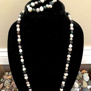 30” black and white pearlized necklace with matching bracelet
